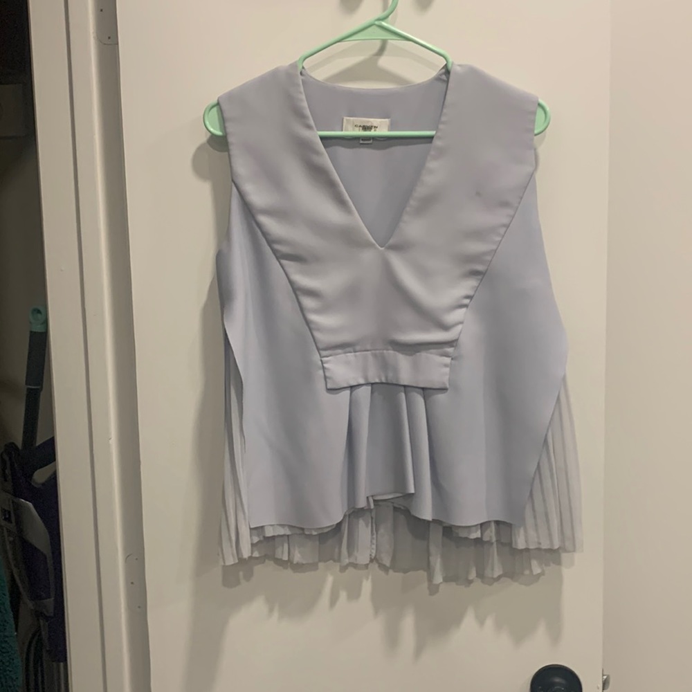 Periwinkle top size 36 (small/6 in US)